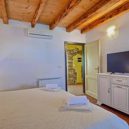 Rosana In Muntic - Haus Fuer 4-5 Personen Villa Pula