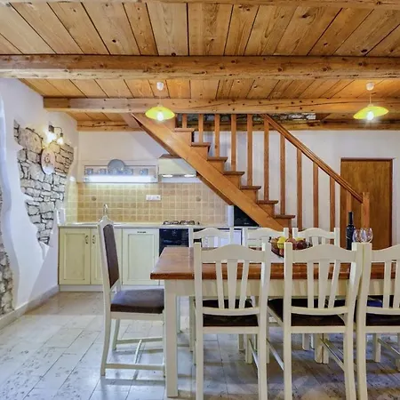 Rosana In Muntic - Haus Fuer 4-5 Personen *