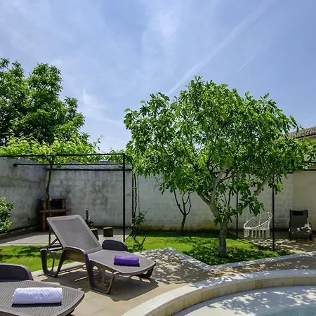 Villa Rosana In Muntic - Haus Fuer 4-5 Personen *