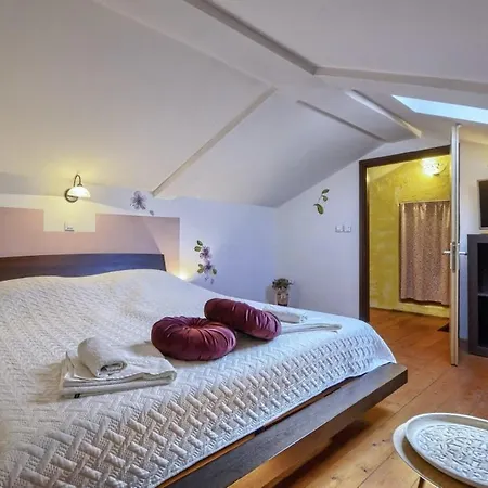Villa Rosana In Muntic - Haus Fuer 4-5 Personen *