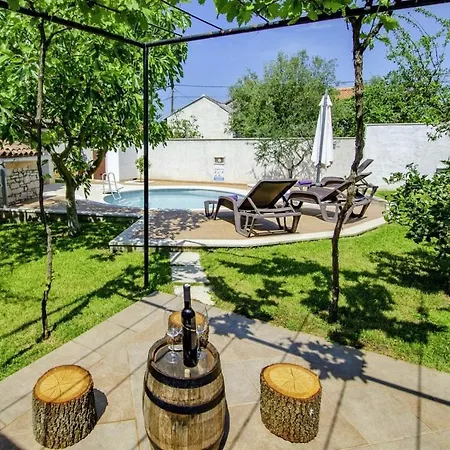 Villa Rosana In Muntic - Haus Fuer 4-5 Personen