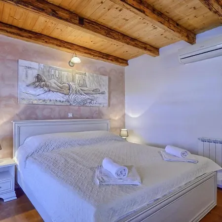 Rosana In Muntic - Haus Fuer 4-5 Personen * Pula